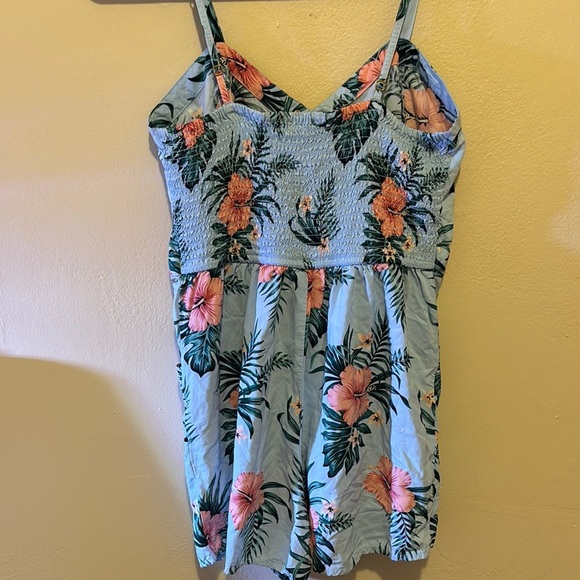 SOLD ❌Guess Floral Camisole in Pink and Green - Picture 4 of 4